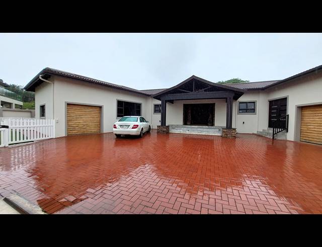 3 BEDROOM TOWNHOUSE FOR SALE IN SHELLY BEACH